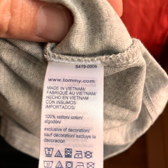 BNWT *** T-shirt Tommy Hilfiger Kids 6-7 years old - Picture 5 of 5